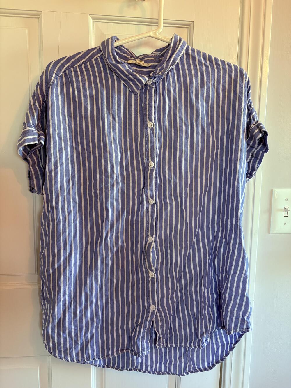 Beachlunchlounge Shirt Womens Medium Blue White Stripe Button Short Sleeve